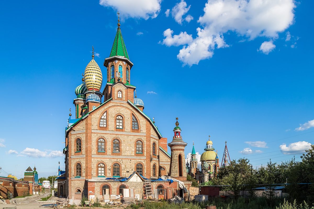 Купола и башни Храма всех религий
